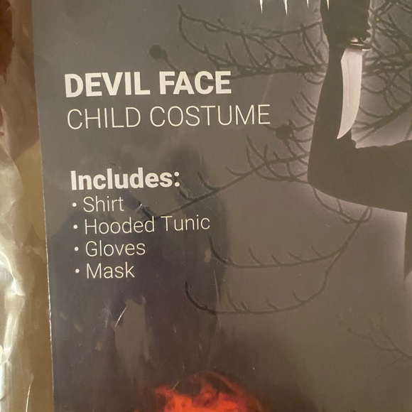 Ghost Face Death By Dawn Boys Costume Worn for less than 1 hour for photos. 8/10 - Picture 9 of 11